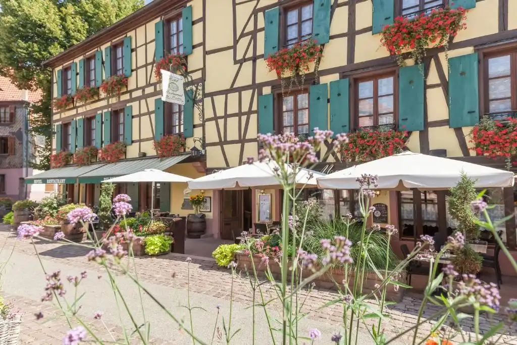 Hôtel-Restaurant du Mouton i Ribeauvillé er et autentisk hotel i Alsace
