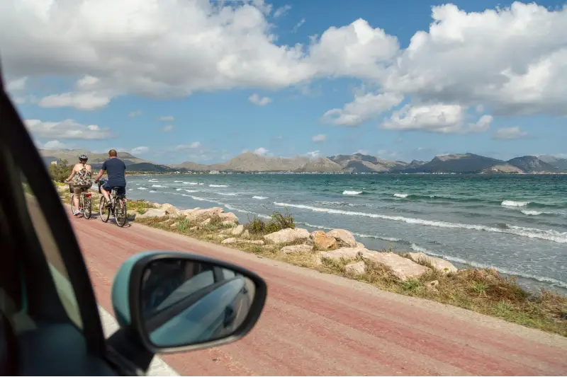 En bil giver frihed men det er også populært at udforske Mallorca på cykel