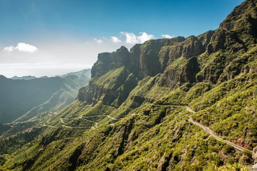 Kig efter afbudsrejser hvis du vil på en billig ferie på Tenerife