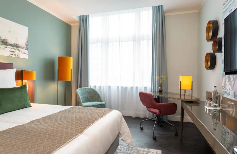 Bo billigt i Berlin på Leonardo Royal Hotel Berlin Alexanderplatz