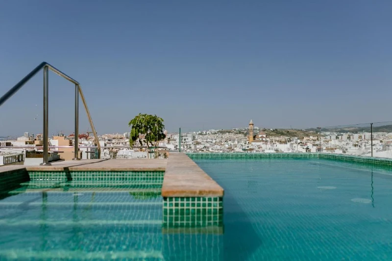 Hotel Estepona Plaza er et centralt hotel med rooftop pool