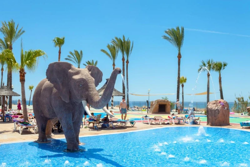 Holiday World RIWO Hotel er et godt familiehotel i Benalmadena med pool