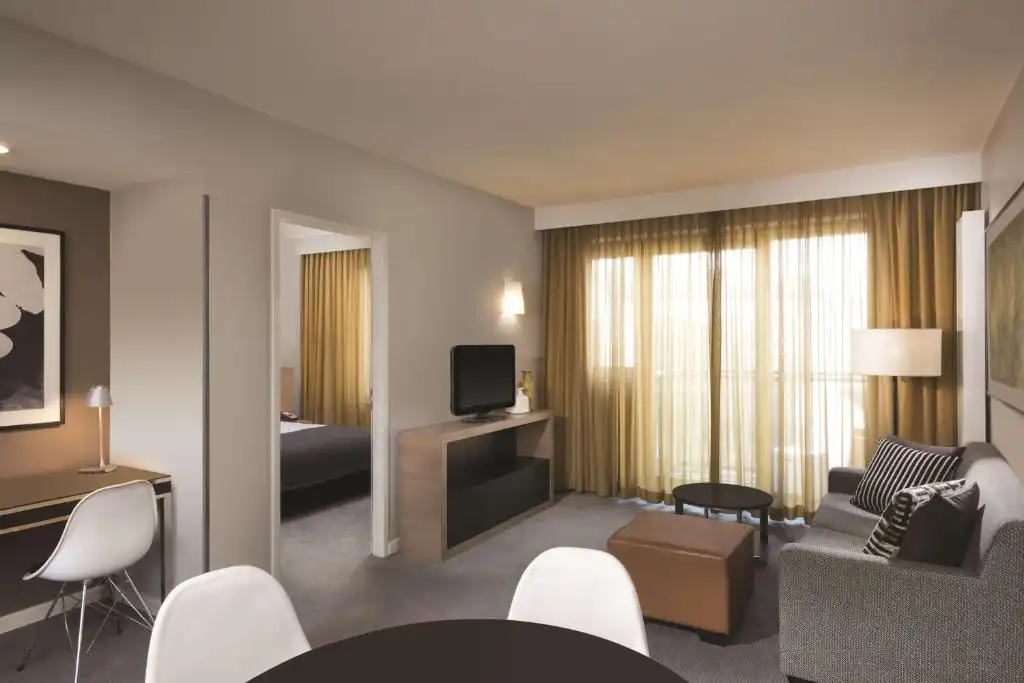 Adina Apartment Hotel Hamburg Michel tilbyder store hotellejligheder med plads til hele familien