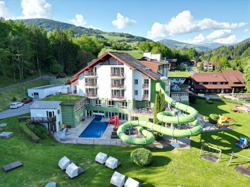 Familienhotel Trebesingerhof ligger tæt på motorvej A10 gennem Østrig.
