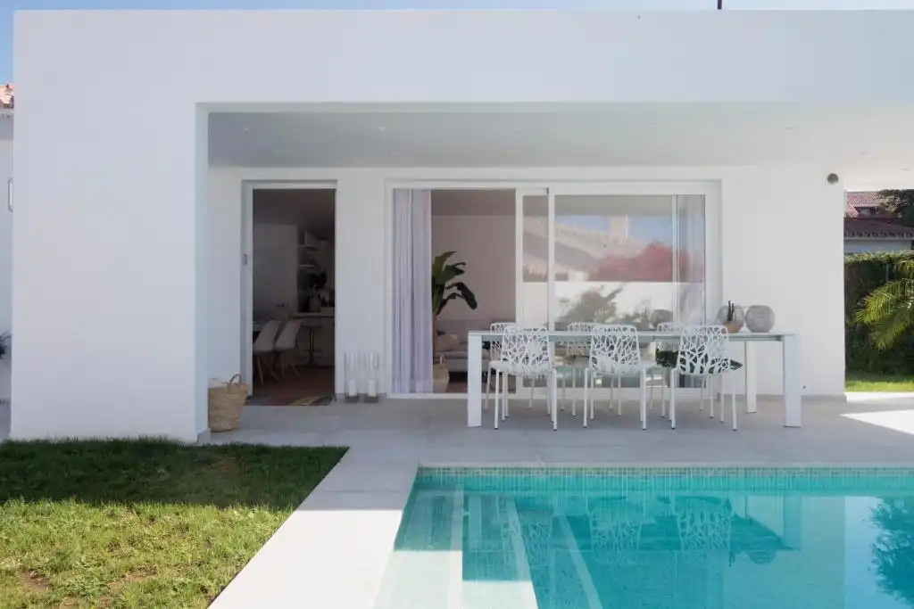 Lækkert feriehus med pool og kort afstand til stranden i Marbella