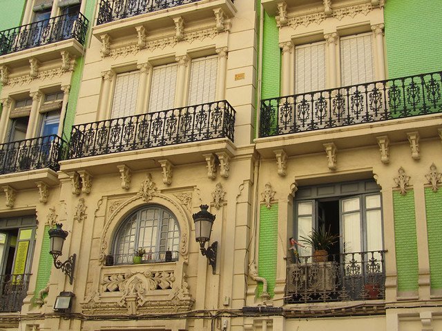 En af Alicantes gamle bygninger med mange fine detaljer - fotograferet af Marta Nimeva Nimeviene