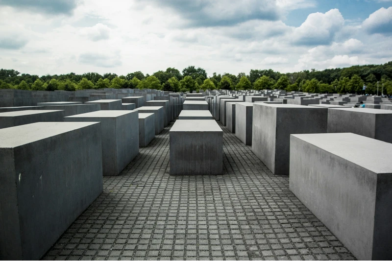 Holocaust Memorial er et stort mindesmærke for de mange jøder, som nazisterne myrdede under anden verdenskrig