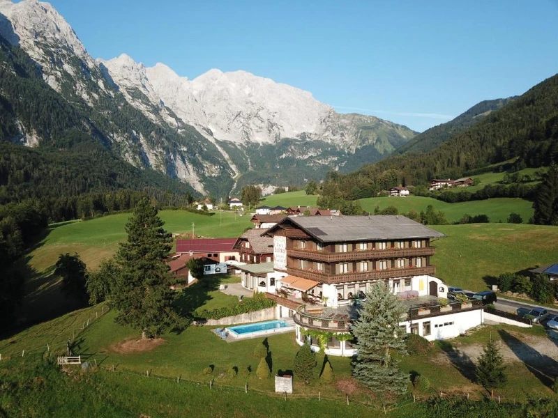 Pension Schöne Aussicht er et godt hotel tæt på motorvej A10 i Østrig.