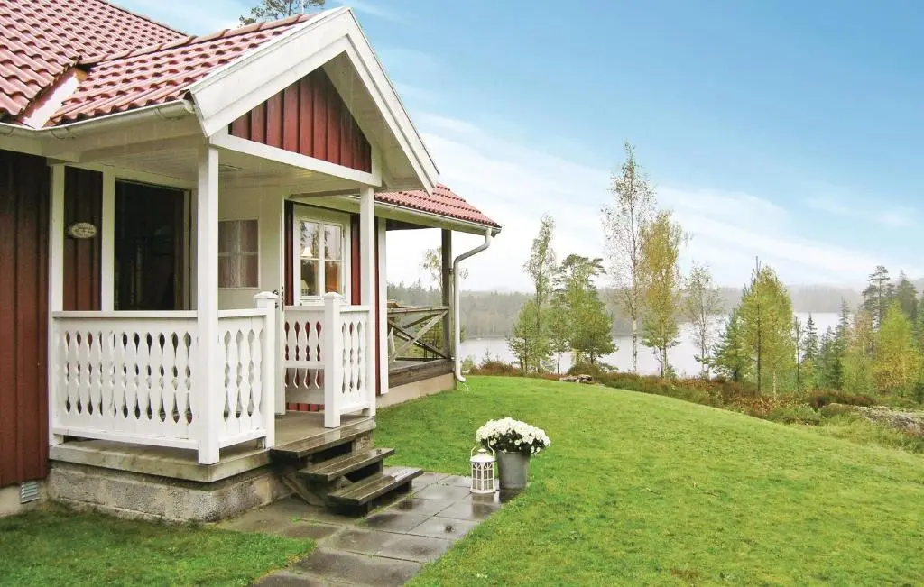 Trollsebo Sjöstuga er en hytte i Småland i Sverige tæt på både skov og sø