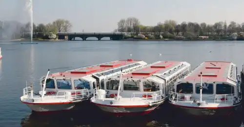 Kanalrundfart i Hamborg på Alster sø og søens kanaler i Hamborg