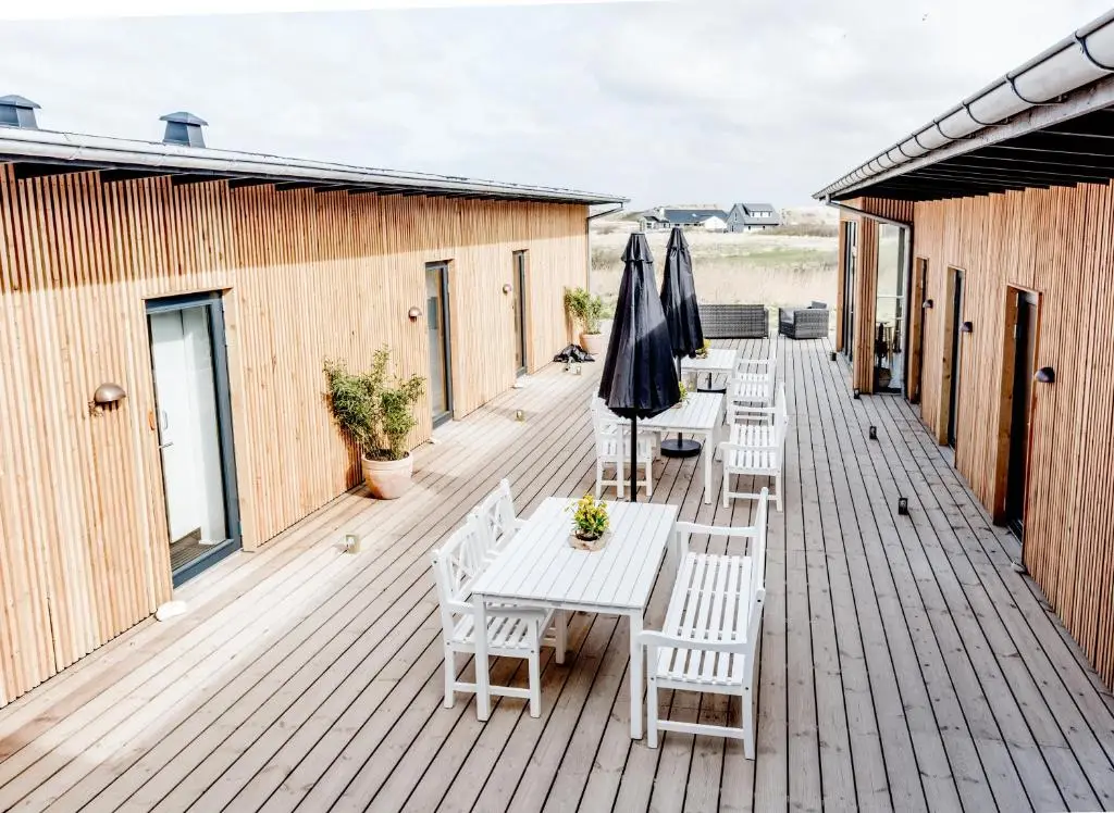 Hos Guesthouse Klitmøller kan du bo godt og billigt tæt på Vesterhavet