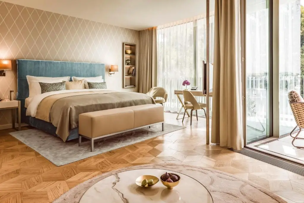 The Fontenay er et 5-stjernet hotel med en perfekt beliggenhed til et luksusophold i Hamborg