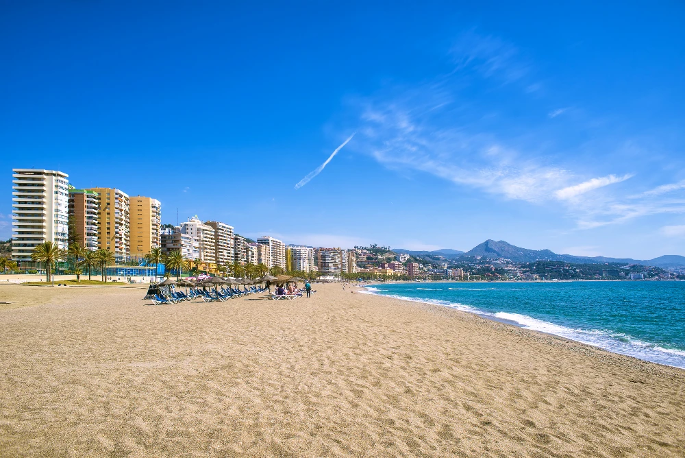 Playa de la Malagueta er Malagas bynære strand