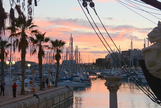 Der ligger mange både i Alicantes marina - fotograferet af Simon