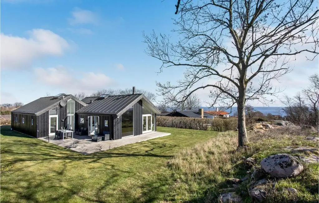 Nyt og moderne sommerhus på Nordbornholm