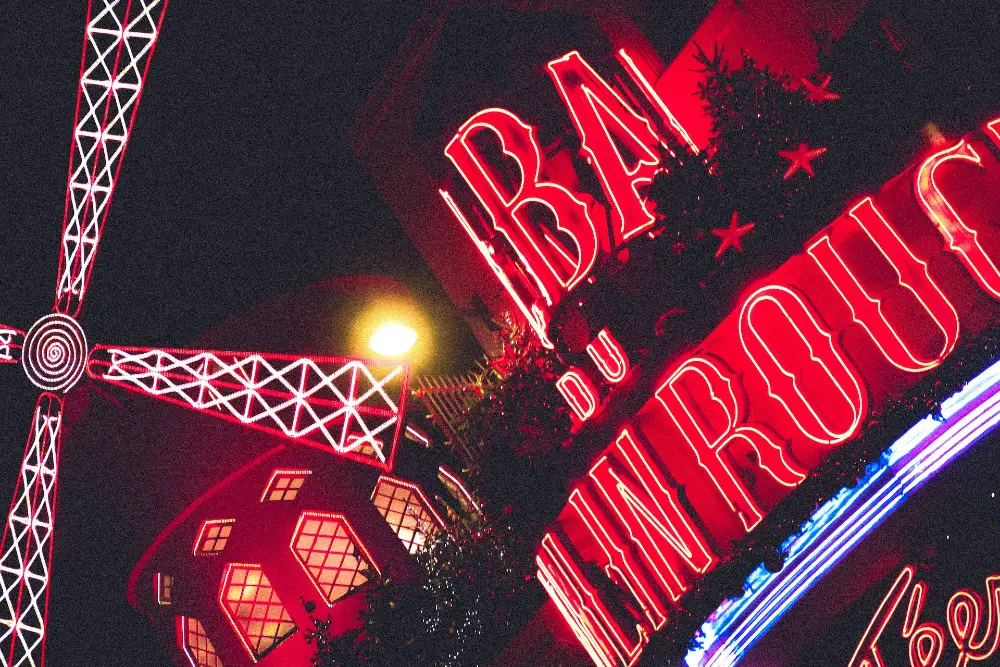 Moulin Rouge er kabareten, som du bare er nødt til at opleve, når du er i Paris