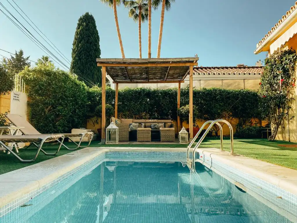 Sol, pool og strand i charmerende feriehus nær Malaga