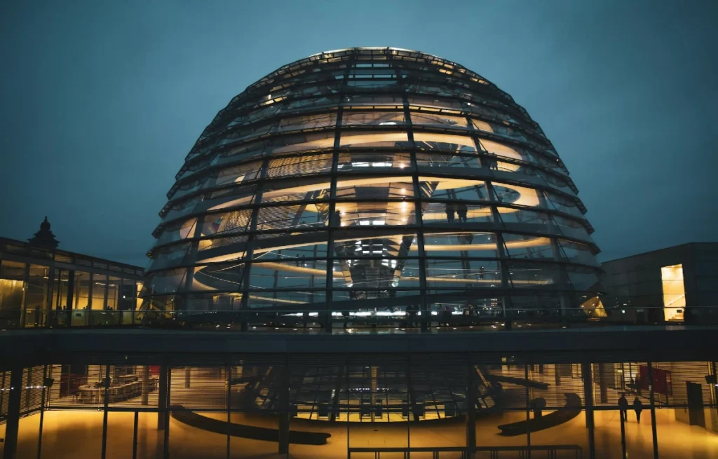 Kuplen på Reichstag i Berlin byder på en spektakulær udsigt