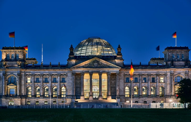 Rigsdagsbygningen huser det tyske parlament Forbundsdagen