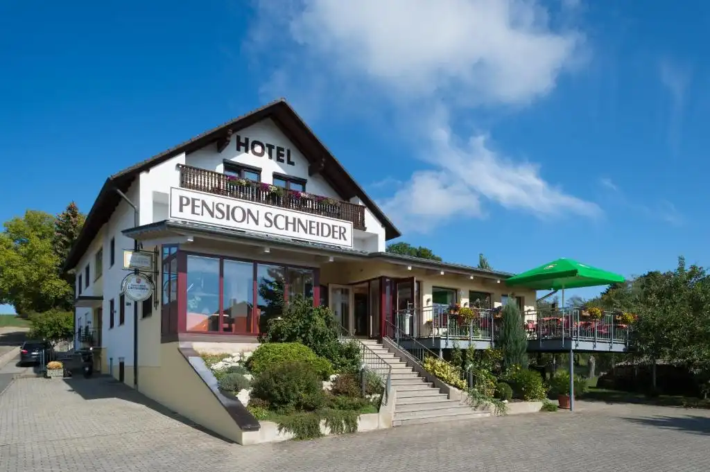Hotel Schneider er et roligt hotel tæt på motorvej A9 ved Nürnberg