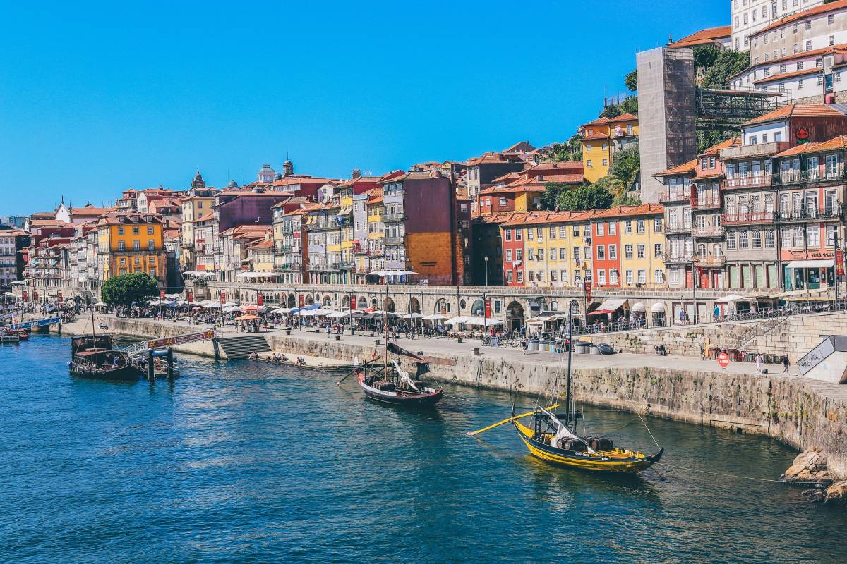 Tag på romantisk ferie i Porto i Portugal