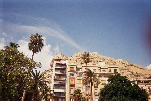Santa Barbara troner over Alicante - fotograferet af Jonathan Giron Palau