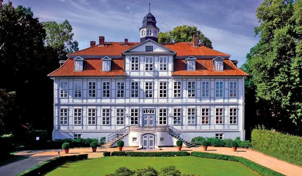 Schloss Lüdersburg Golf & Spa er et 4-stjernet golfhotel lige syd for Hamborg