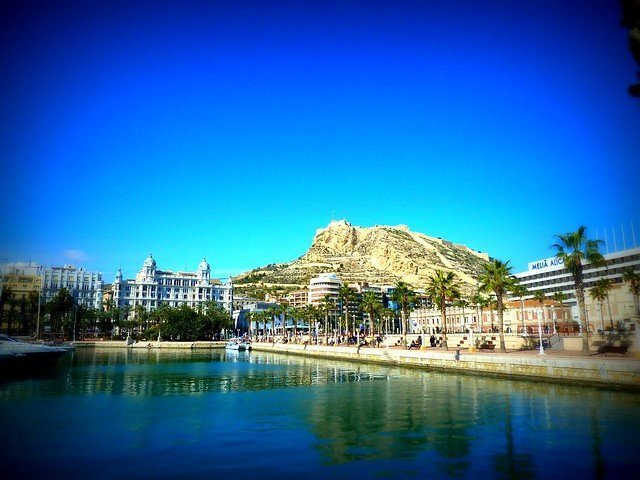 Alicantes smukke historiske bygninger - fotograferet af Picpicspicsa