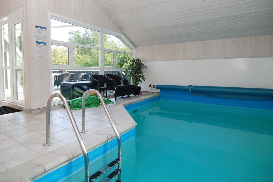Lækkert sommerhus med indendørs pool, spa og sauna i Gilleleje
