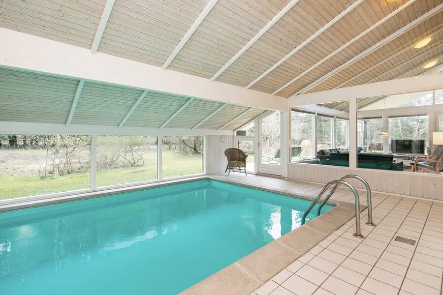 Billigt sommerhus i Tversted med indendørs pool