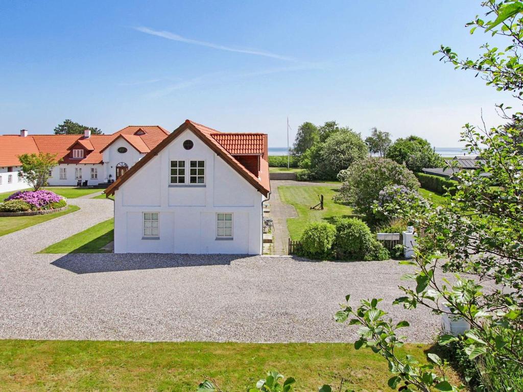Stort luksus sommerhus med udsigt ved Kattegat i Nordjylland
