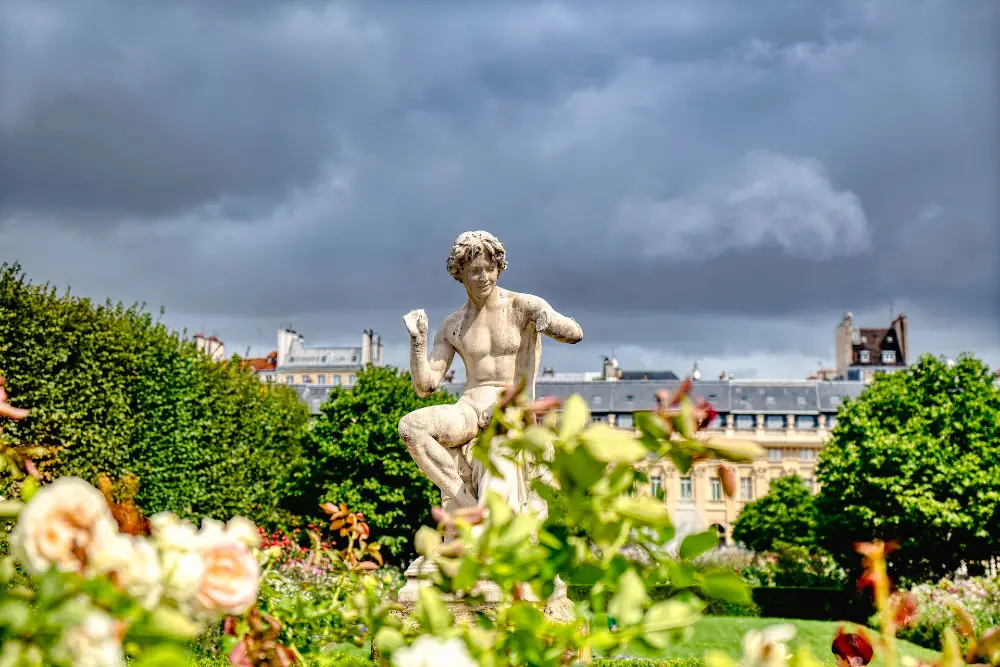 Jardin des Tuileries er en grøn oase i centrum af Paris